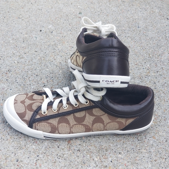 ***SOLD*** Coach Women Tennis Shoes - Picture 2 of 9